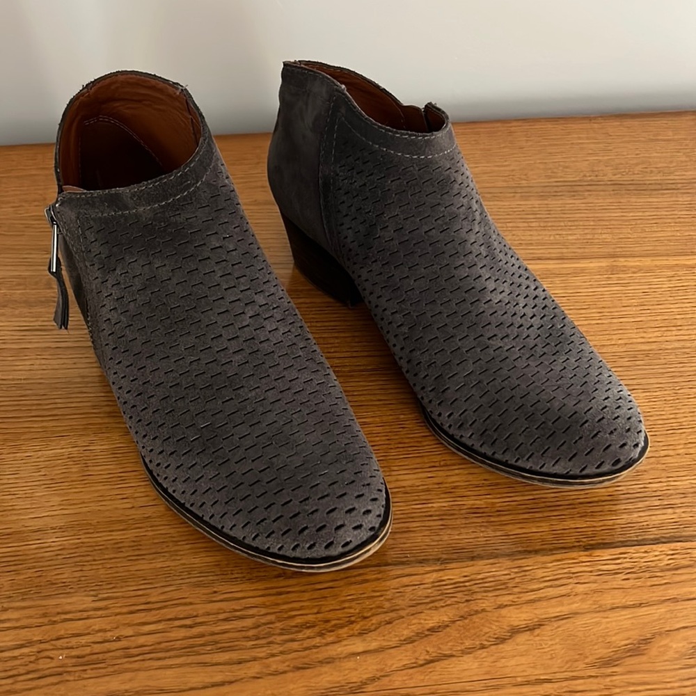 Lucky brand - women’s ankle boot (size 7)